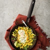 Turmeric Cauliflower Egg Skillet | http://naturallyella.com